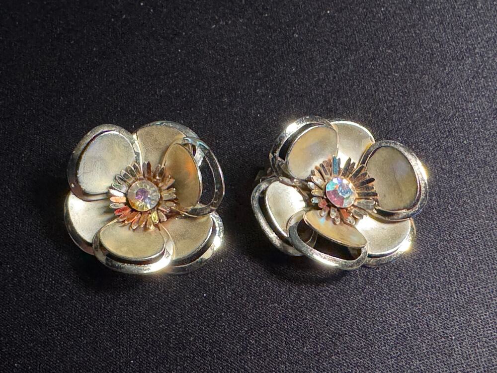 Vintage Silver Tone A/B Flower Clip On Earrings